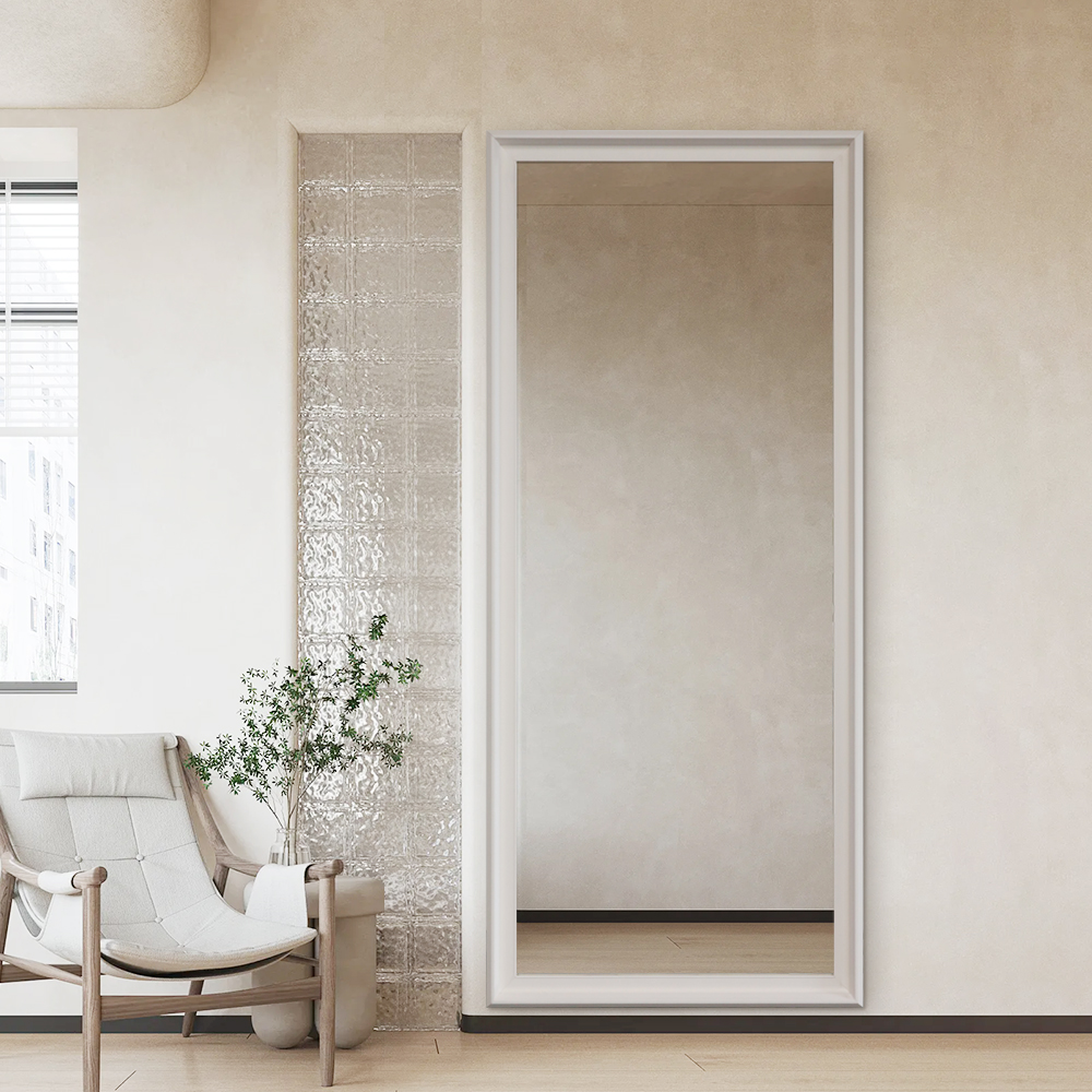 Specchio moderno a figura intera con cornice incassata a gradini – grande specchio da terra o da appoggio per camera e soggiorno