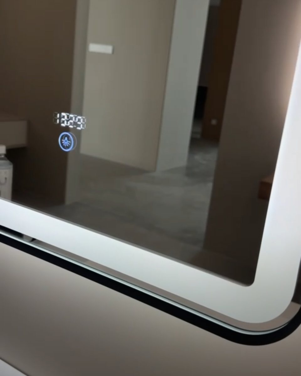LED-Badezimmerspiegel mit mattschwarzem Aluminiumrahmen, Antibeschlag und 3000–6500 K Licht